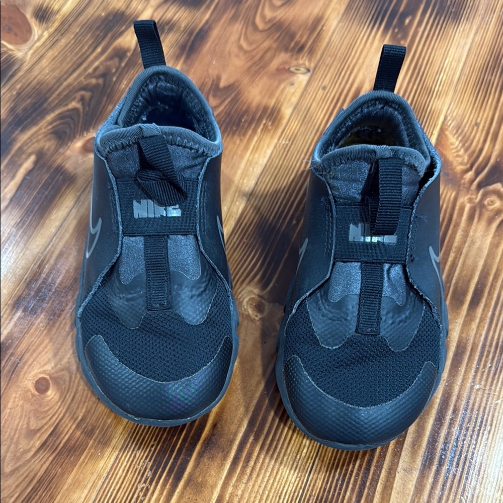Nike Black Sneakers Lightweight Slip-On Design